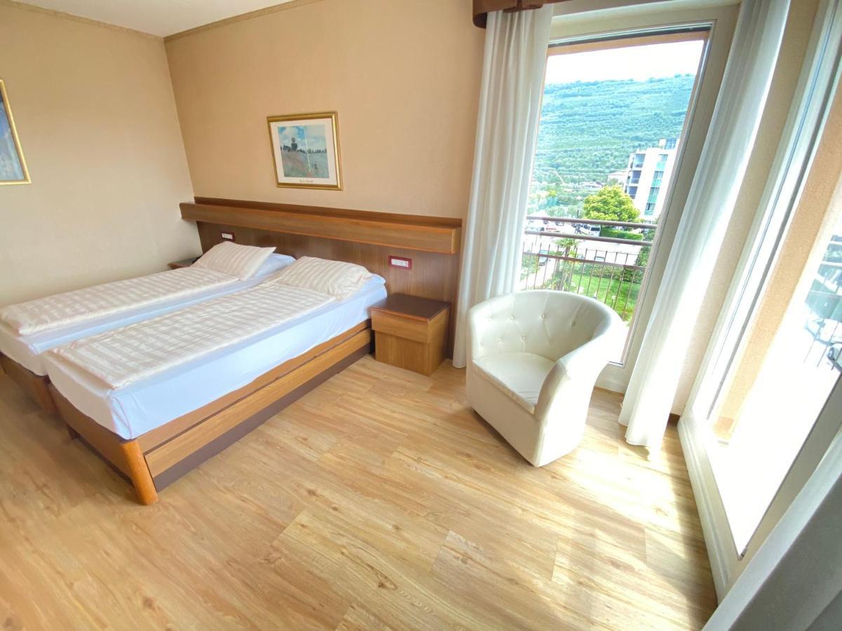 Sunlake Hotel Riva del Garda Bagian luar foto