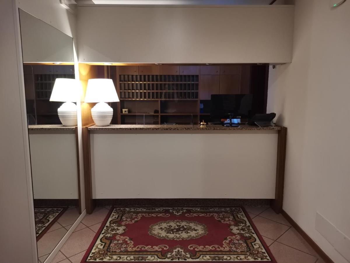 Sunlake Hotel Riva del Garda Bagian luar foto