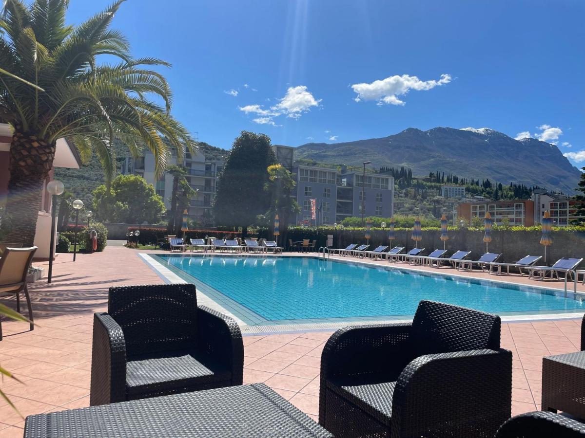 Sunlake Hotel Riva del Garda Bagian luar foto