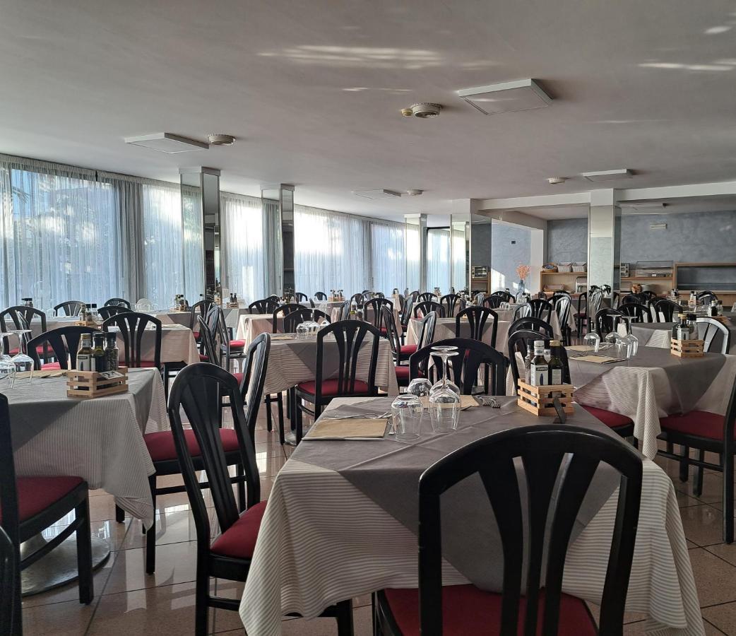 Sunlake Hotel Riva del Garda Bagian luar foto