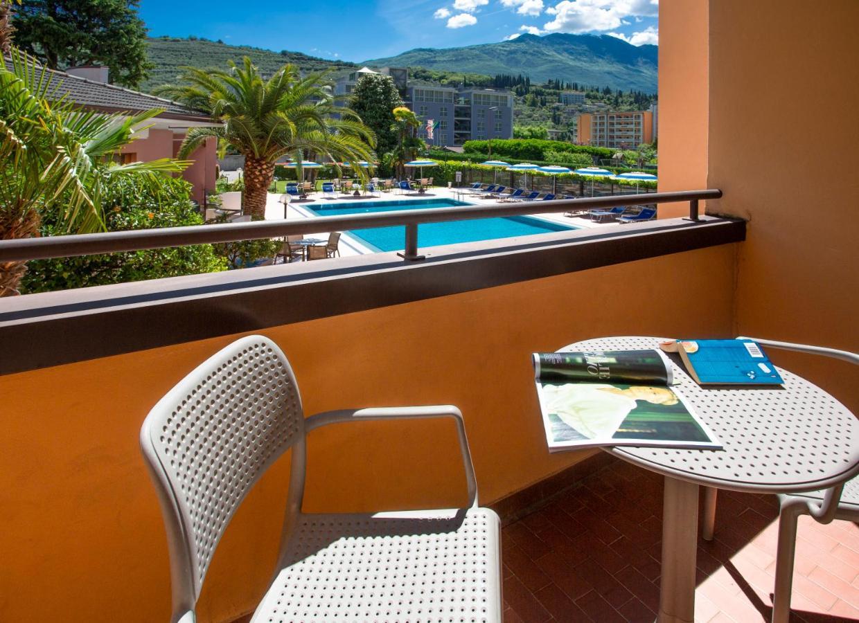 Sunlake Hotel Riva del Garda Bagian luar foto