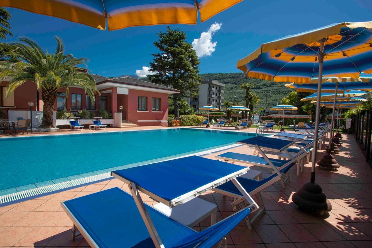 Sunlake Hotel Riva del Garda Bagian luar foto