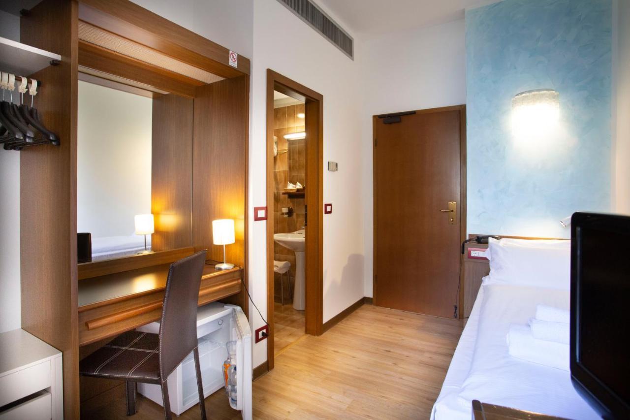 Sunlake Hotel Riva del Garda Bagian luar foto