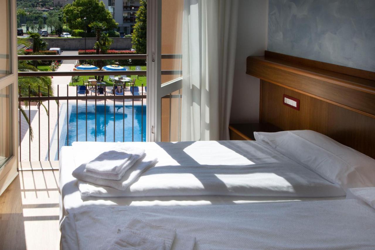 Sunlake Hotel Riva del Garda Bagian luar foto
