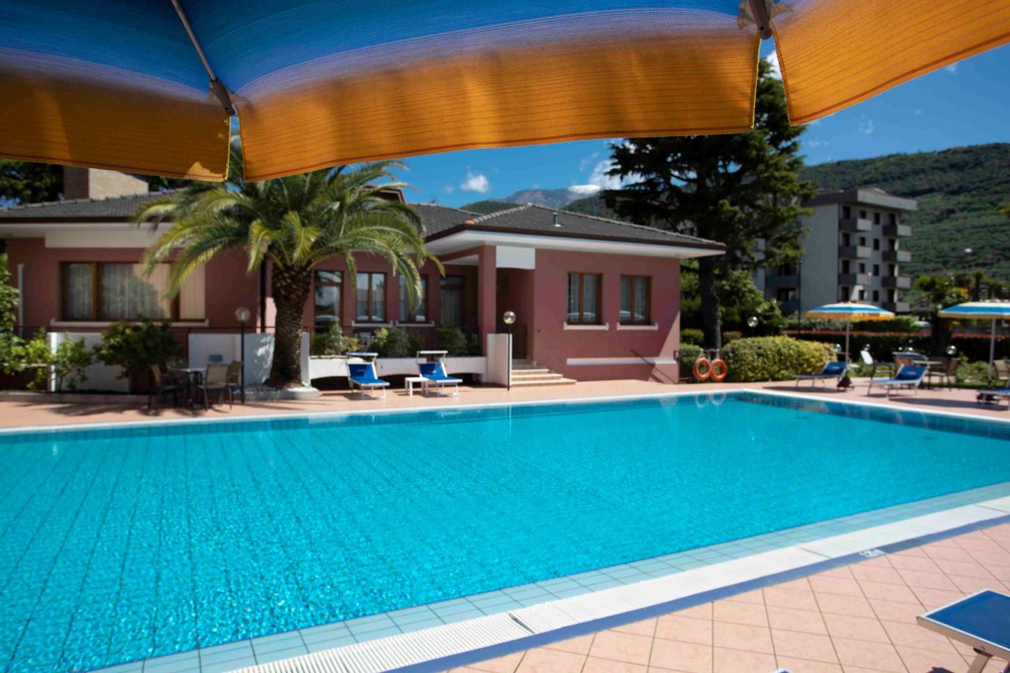Sunlake Hotel Riva del Garda Bagian luar foto