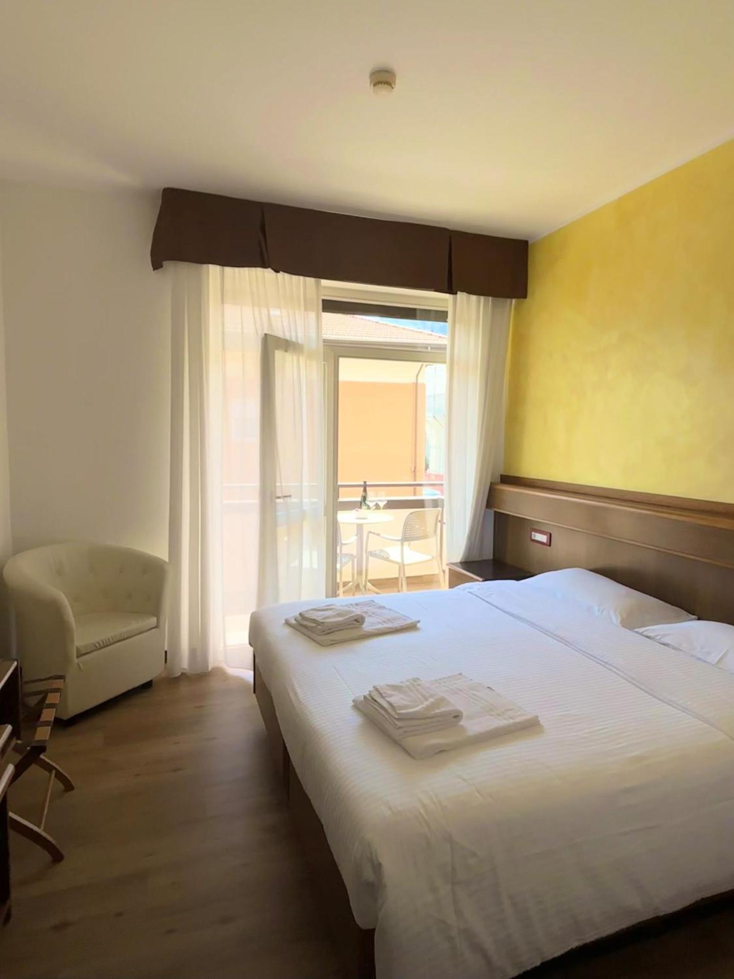 Sunlake Hotel Riva del Garda Bagian luar foto