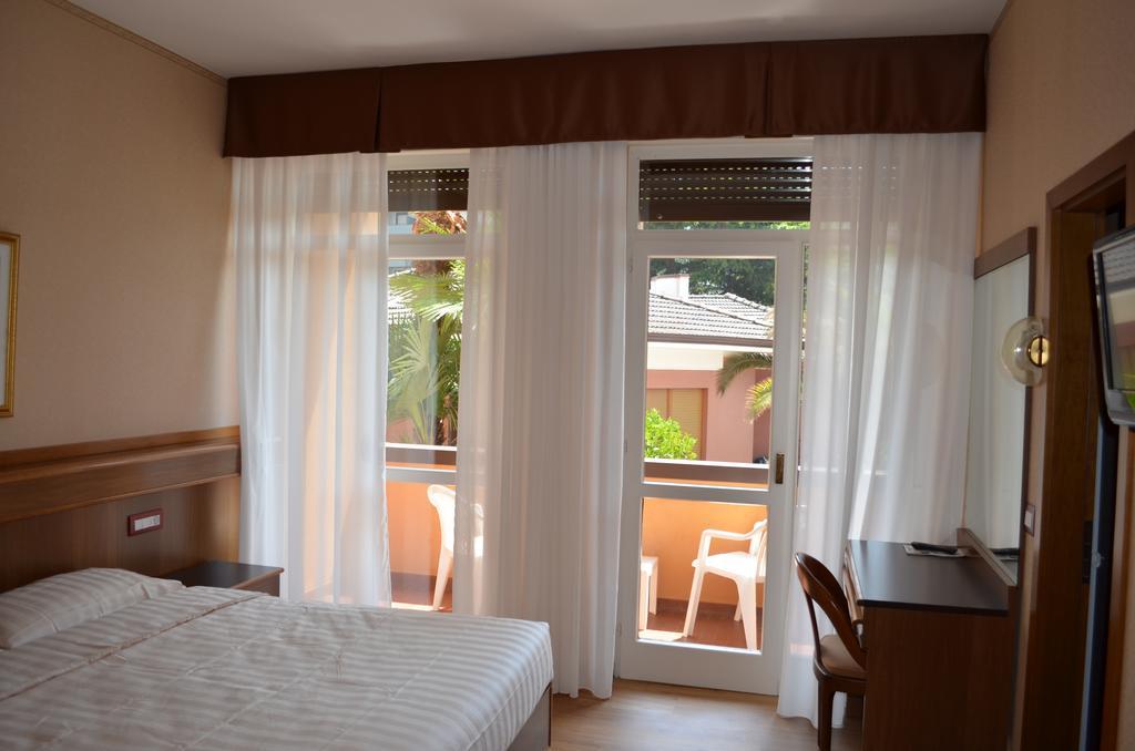 Sunlake Hotel Riva del Garda Bagian luar foto