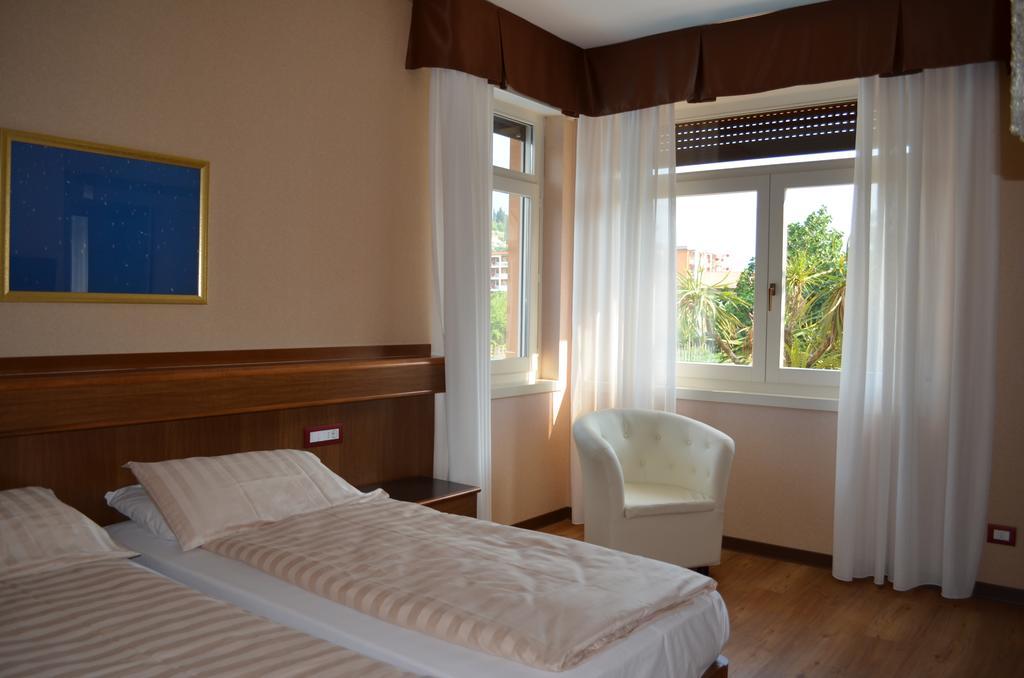 Sunlake Hotel Riva del Garda Bagian luar foto