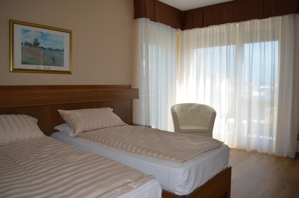 Sunlake Hotel Riva del Garda Bagian luar foto