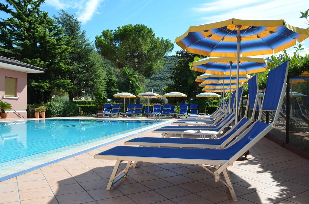 Sunlake Hotel Riva del Garda Bagian luar foto